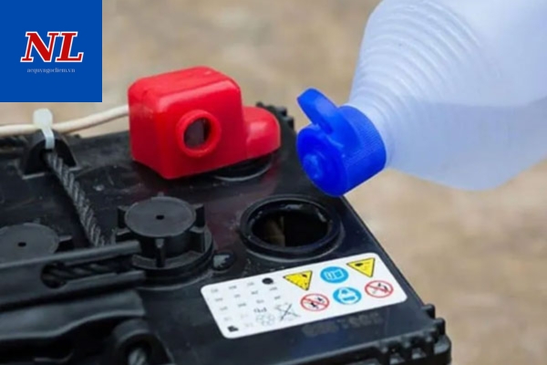 Phân Loại Bình Châm Nước Ắc Quy Được Cung Cấp Tại Ắc Quy Ngọc Liêm